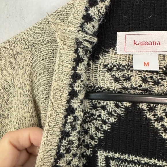 Southwest Kamana Long 100% soft Acrylic Sweater.  Preowned Size Medium. - Picture 8 of 9